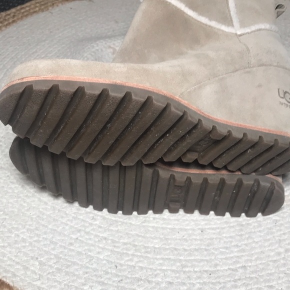 UGG BOOTS - Picture 7 of 11